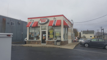 Honey Dew Donuts outside