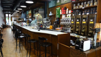 Cafes Caracas Girona inside