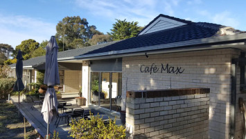 Max's Cafe outside
