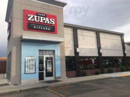 Café Zupas outside