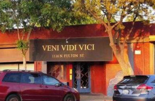 Veni Vidi Vici outside