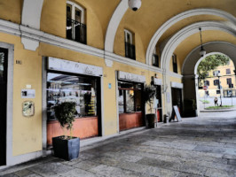 Acqua E Caffe La Basilica outside