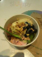 Yogurtland food