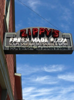 Zippy's Pizza food