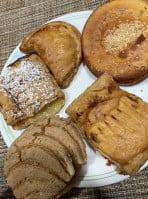 Los Almendros Bakery food