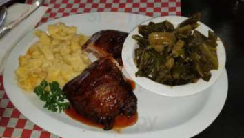 Bonnie B's Smokin Bbq food