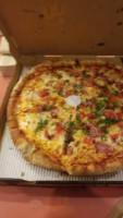 Round Table Pizza food