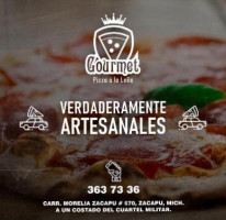 Gourmet Pizza A La Leña food