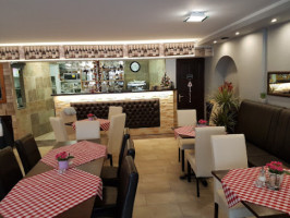 Gasztro Grill &cafe inside