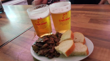 Cervecería Tapitas food