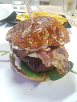 The Craft Burger House food