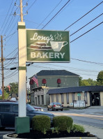 Long's Bakery outside