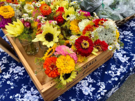 Ravinia Farmers Market inside