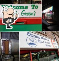Daddy Green's Pizza outside