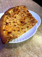 Zeeno's Pizza food