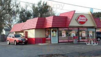 Dairy Queen Grill Chill outside