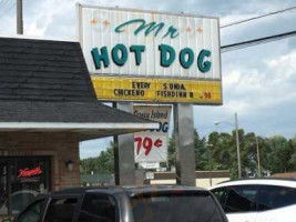 Mr. Hot Dog outside