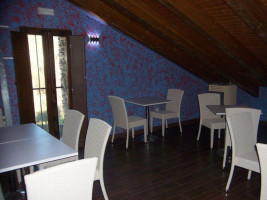 Tú-tú Bar Restaurante inside