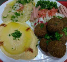 Mizzette Lebanese Grill food