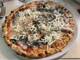 Moke Pizzeria food