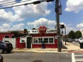 4 Way Lunch outside