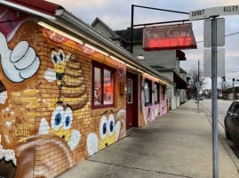 Honey Creme Donut Shop outside