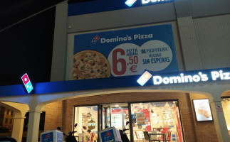 Domino's Pizza Av. Fisterra food