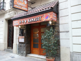Coreano Kamasot outside