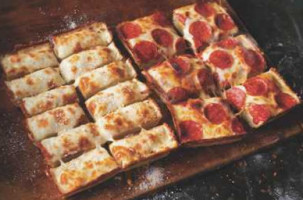 Pizza Papalis Taverna food