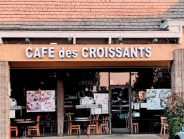 Café Des Croissant inside