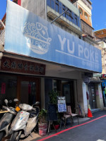 Yu PokÉ outside