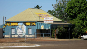 Albion Hotel Restaurant outside