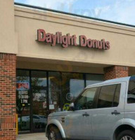 Daylight Donuts outside