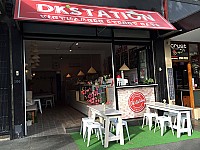 Dk'station outside