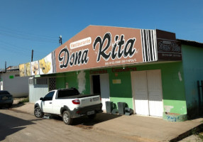 Dona Rita outside