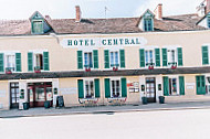 Hotel Restaurant Le Central outside