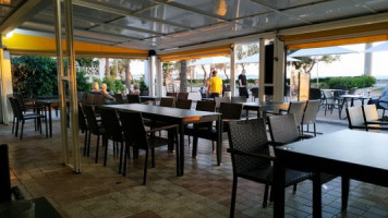 Cafe Bodega 80 inside