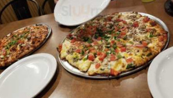 Round Table Pizza food