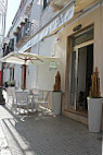 Montpellier Cafe inside
