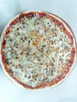 D' Crunch Italian Pizza food
