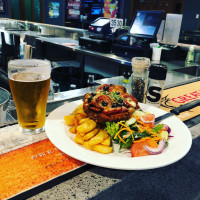 Hinchinbrook Hotel food