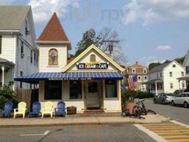 Park St Ice Cream Shoppe outside