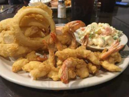 Schooner's Seafood House food