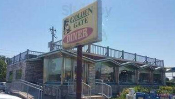 Golden Gate Diner outside