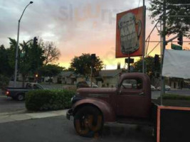 A&w outside