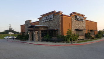 Longhorn Steakhouse outside