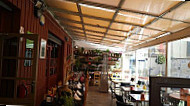 Bar Restaurante La Pista inside