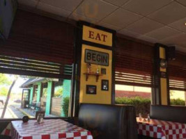 Meteor Hamburgers Richardson, Tx inside