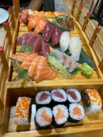 Manekineko Sushi food