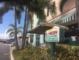 El Meson Sandwiches (doramar Plaza) outside